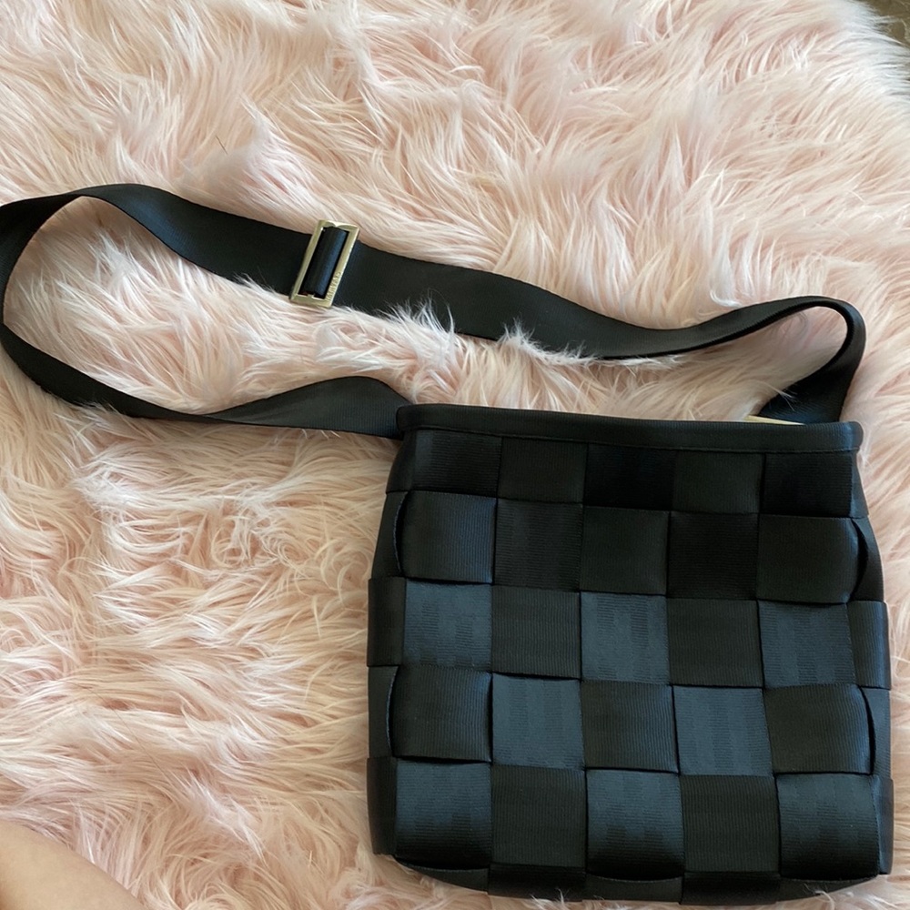 Harvey’s seatbelt bag cross body